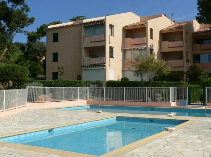 Studio Avec Piscines A 500M De La Plage Бандоль Экстерьер фото